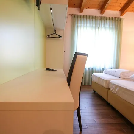 招待所 Thai Orchidee Restaurant&rooms 加尔达